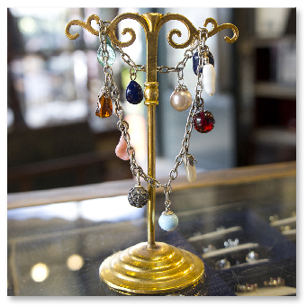 jeanne-danjou-jewel-paris-bracelet-beads-antique-glass-baroque-vintage-piece-unique-1