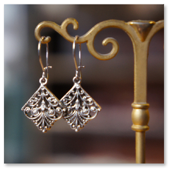 jeanne-danjou-jewel-paris-handmade-france-costume-jewelry-collection-little-price-earring-whole-sale-1