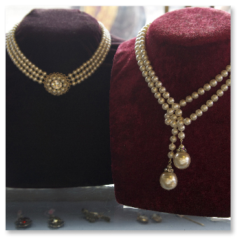 jeanne-danjou-paris-costume-jewelry-antique-vintage-jewels-baroque-pearl-glass-retro-5